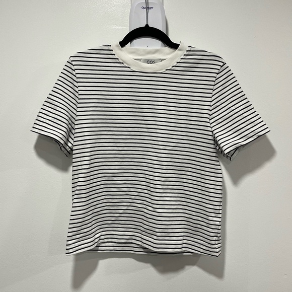 COS THE CLEAN CUT T-SHIRT in Off-white/Black - Picture 3 of 7